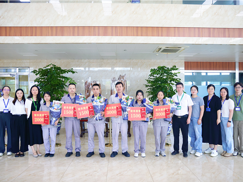 ����stake����2025��Ա����Ů��ѧ�������ʽԲ������